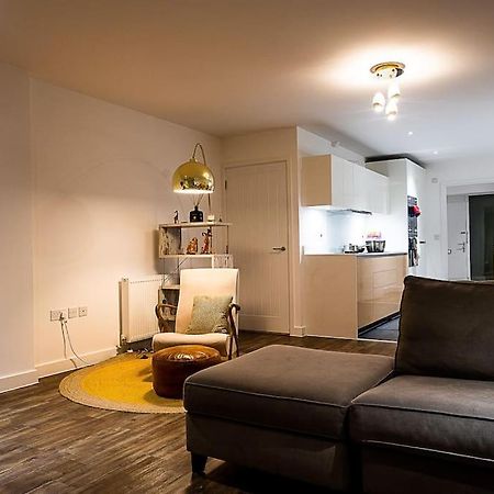 Exquisite Cozy House, Close To Train Station And Amenities Harold Wood Luaran gambar