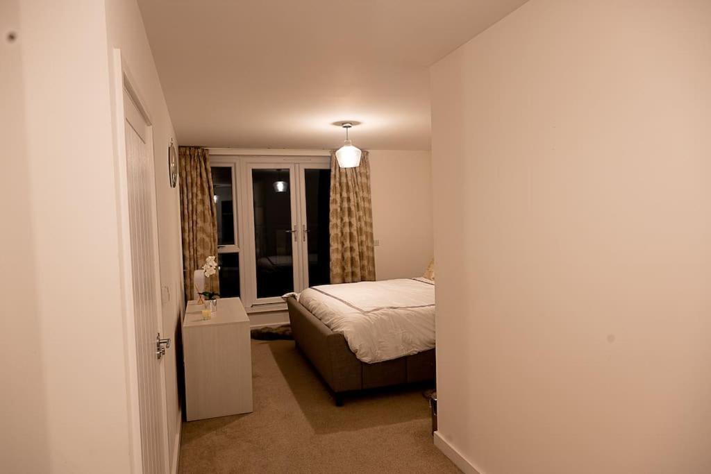 Exquisite Cozy House, Close To Train Station And Amenities Harold Wood Luaran gambar