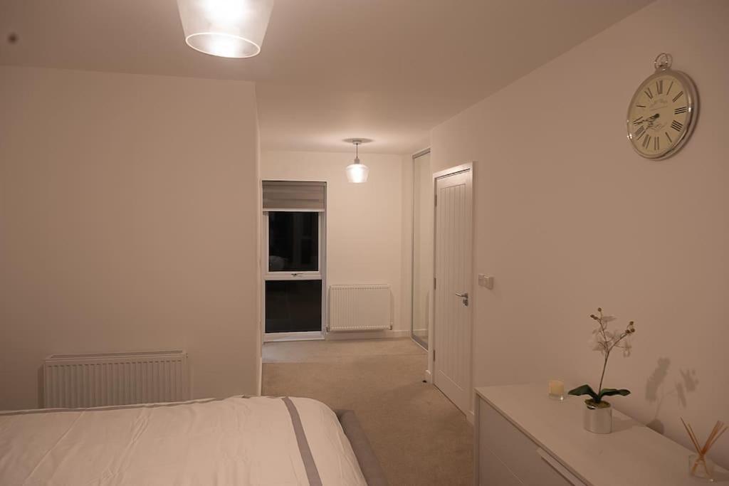 Exquisite Cozy House, Close To Train Station And Amenities Harold Wood Luaran gambar