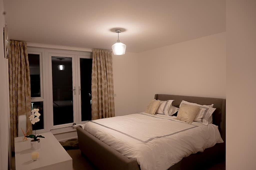 Exquisite Cozy House, Close To Train Station And Amenities Harold Wood Luaran gambar